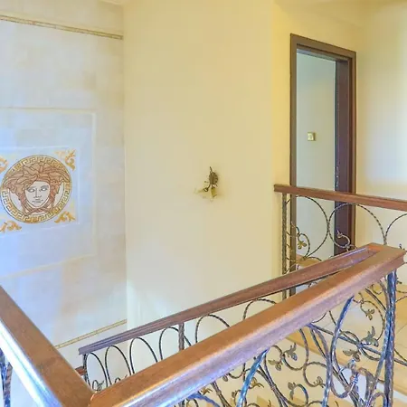 Dioni Villa